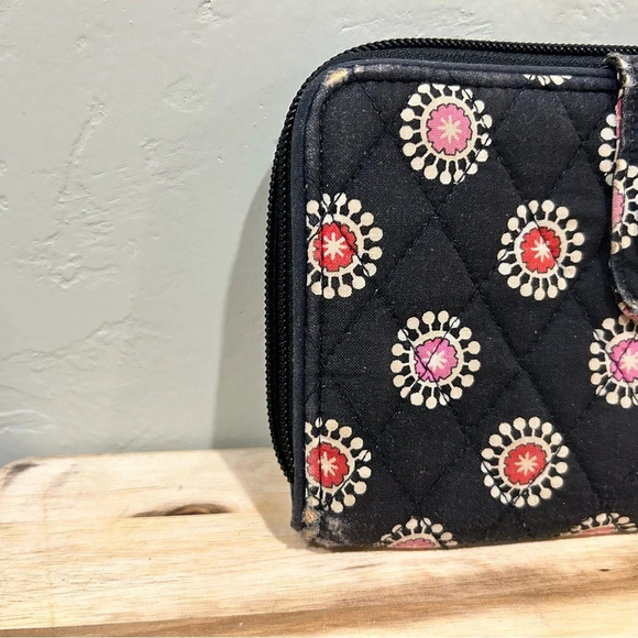 VERA BRADLEY “FLOWER SHOWER” PATTERNED WALLET. RFID. GENTLY USED. GOOD CONDITION - Picture 8 of 10